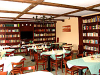 Restaurant mit Bibliothek -  Hotel auf der Hohe in Ballenstedt